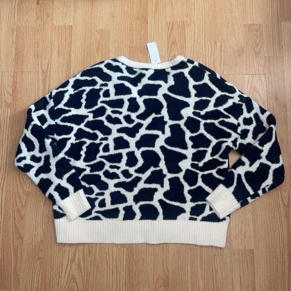 NWT LOFT Black and White Giraffe Print Super Soft Sweater Top Size Large - Picture 8 of 8